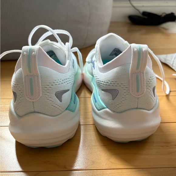 NEW Brooks Women’s Glycerin GTS 22 Running Shoes - Picture 4 of 13